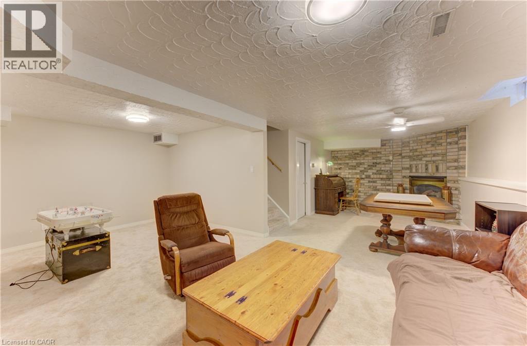 104 DEERWOOD Crescent - Image 38