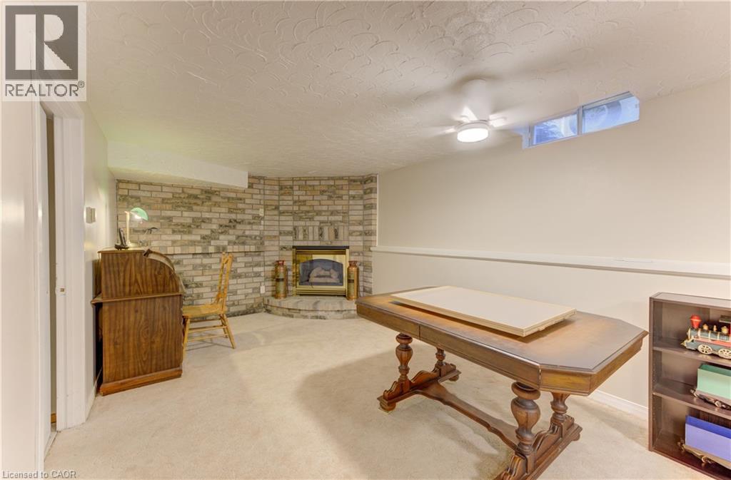 104 DEERWOOD Crescent - Image 36