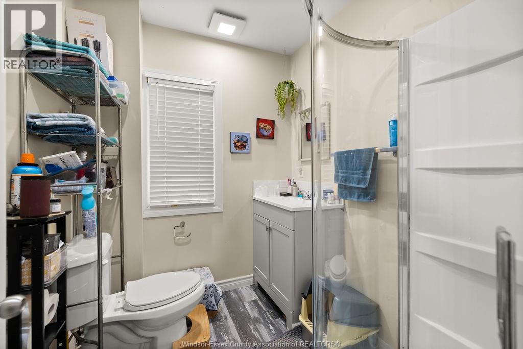 1539 HOWARD - 12