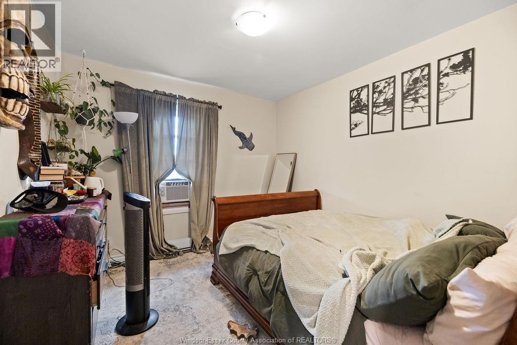 1539 HOWARD - 13