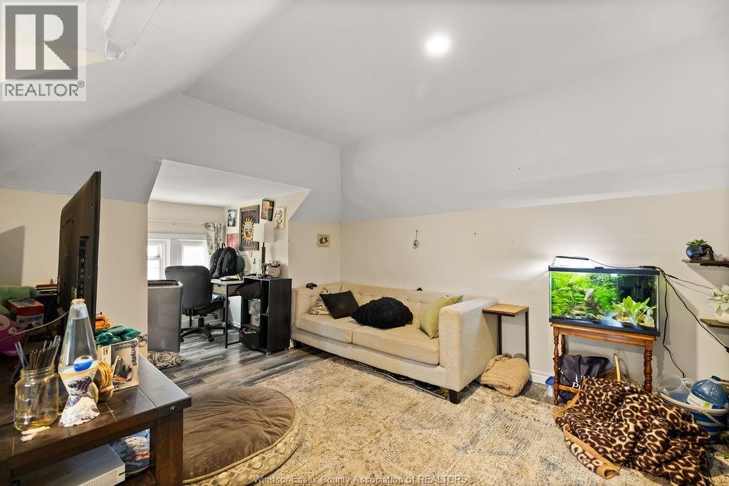1539 HOWARD - 14