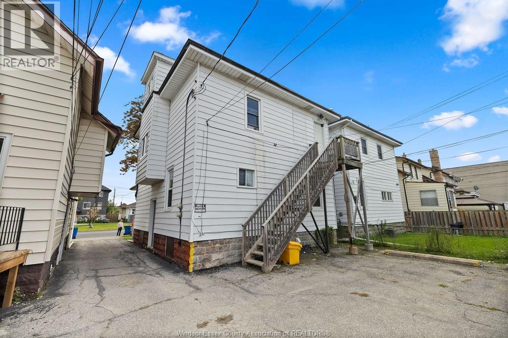 1539 HOWARD - 8