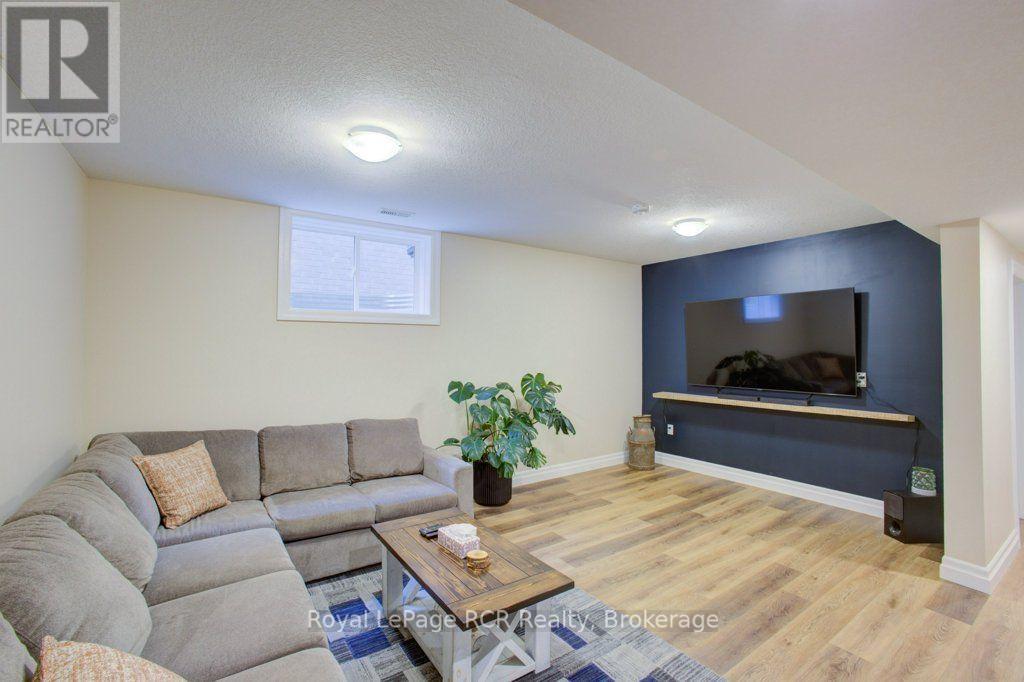 137 WALSH STREET - 21