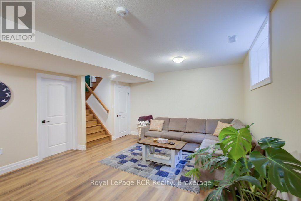 137 WALSH STREET - 22
