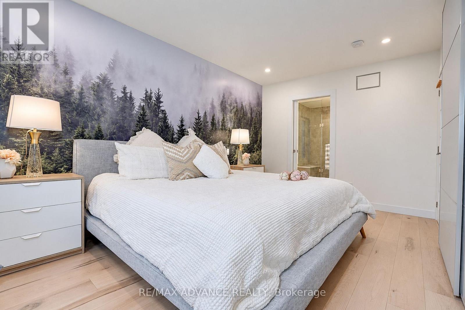 39 JANET BOULEVARD - 24