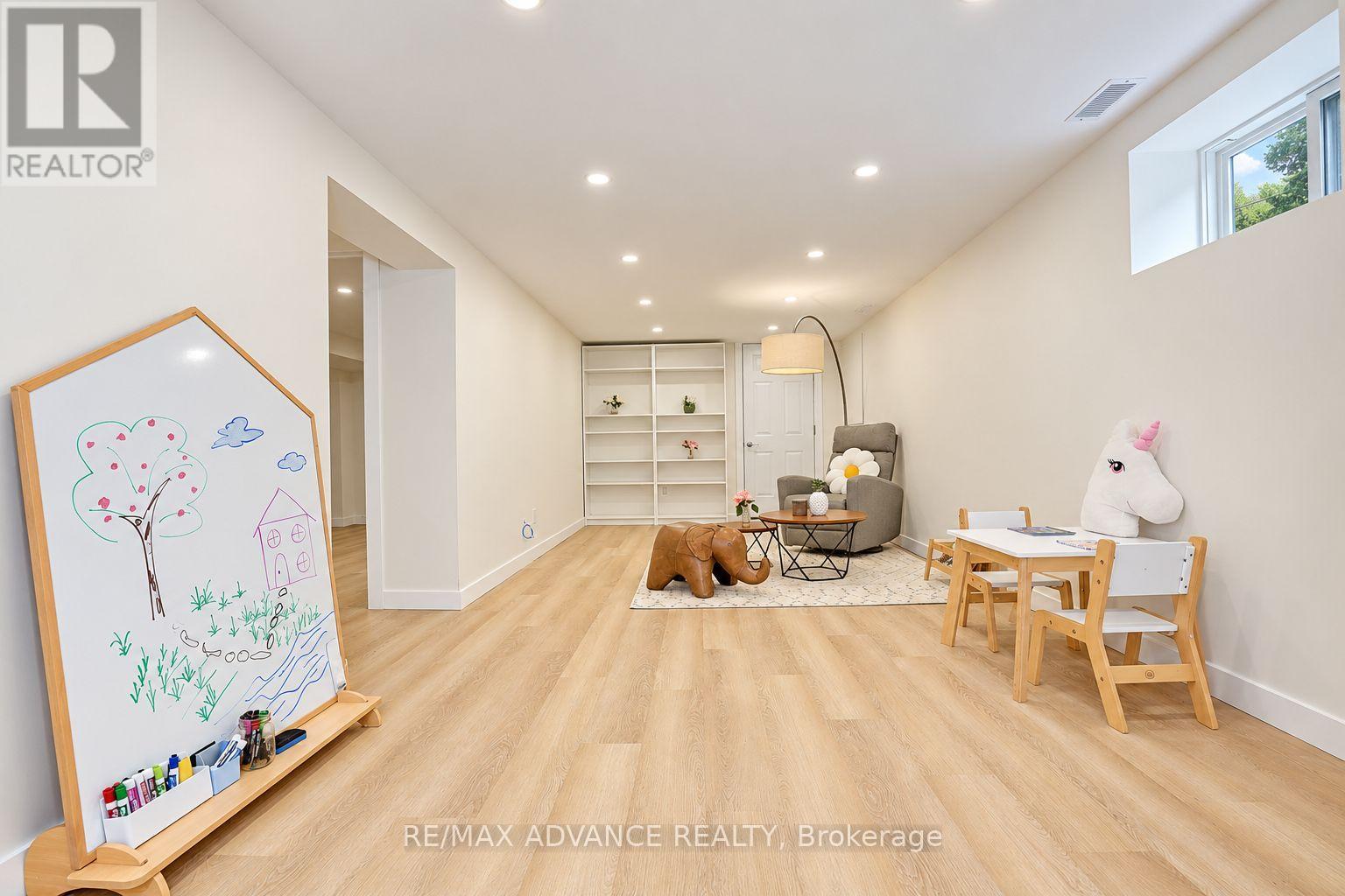 39 JANET BOULEVARD - 35