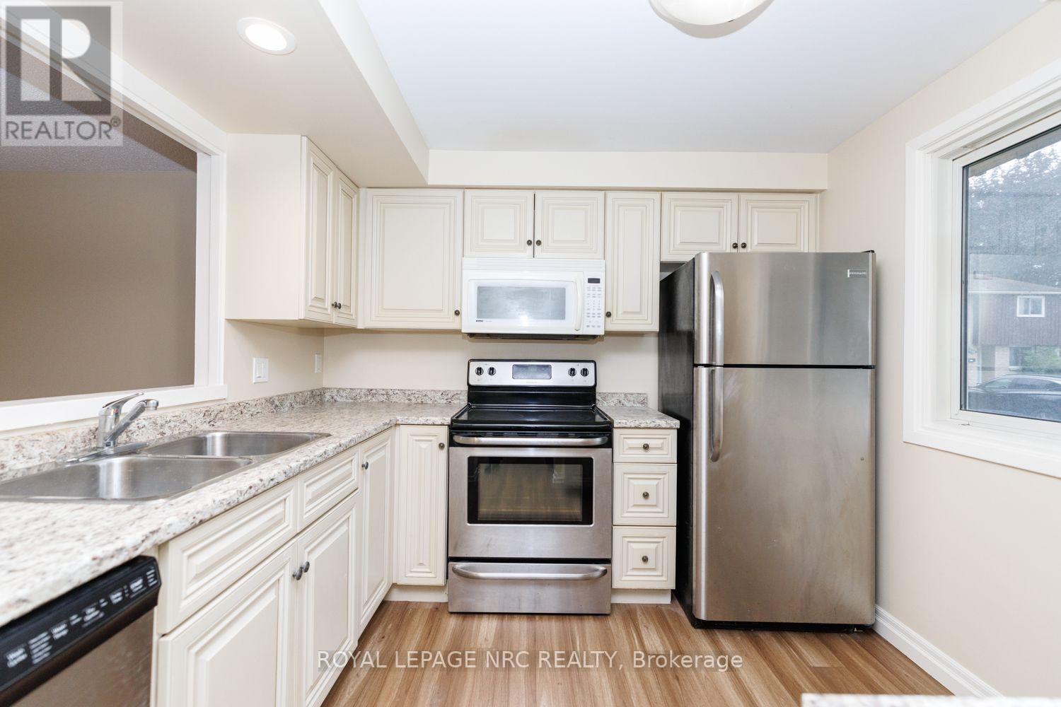#44 50 LAKESHORE ROAD - 6