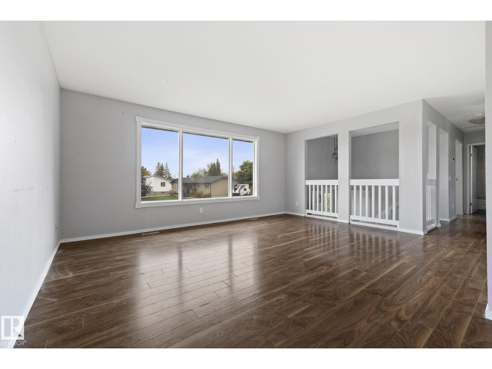 6 CAMPBELL CRES E - 10