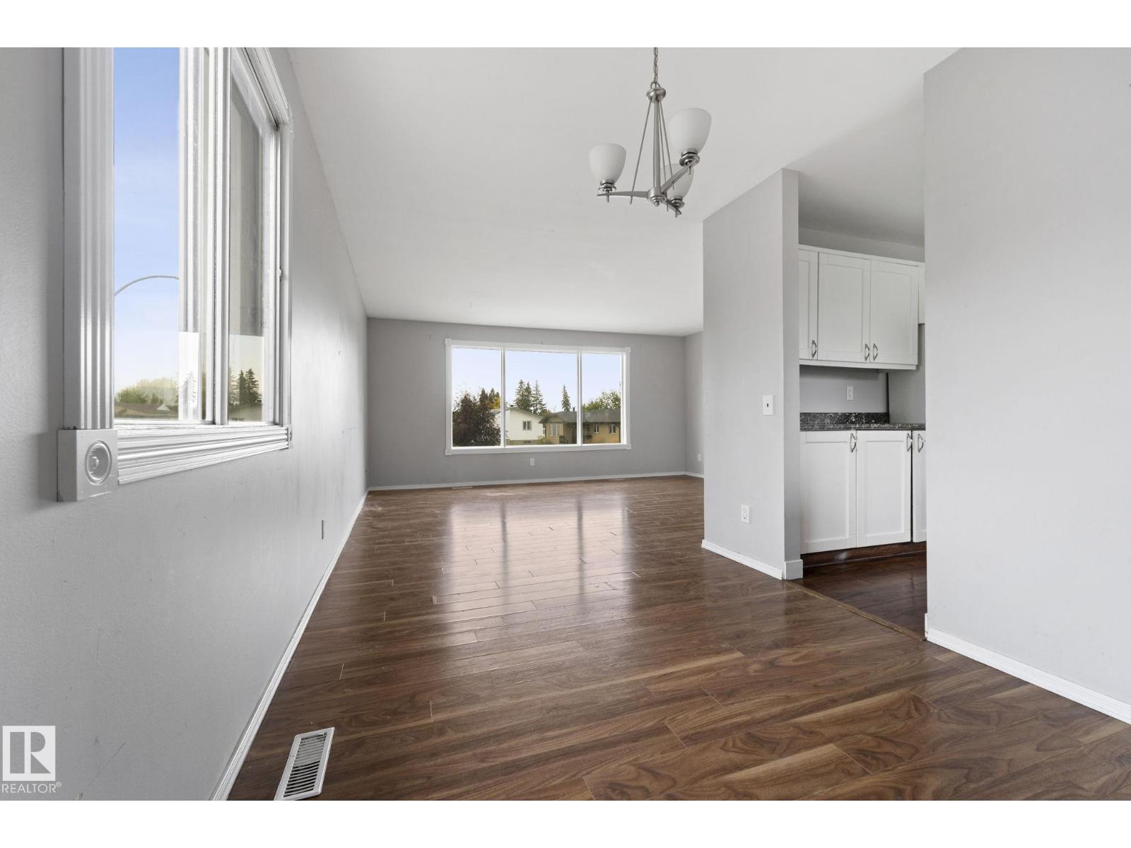 6 CAMPBELL CRES E - 11