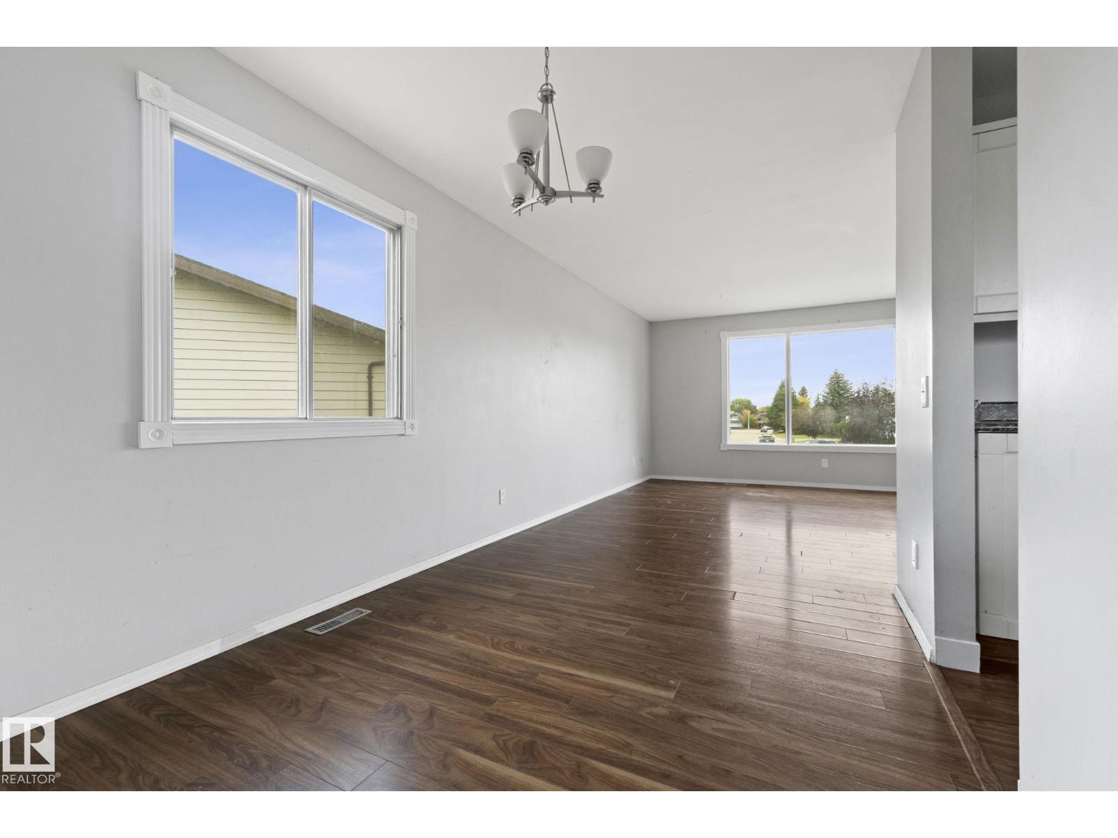 6 CAMPBELL CRES E - 12