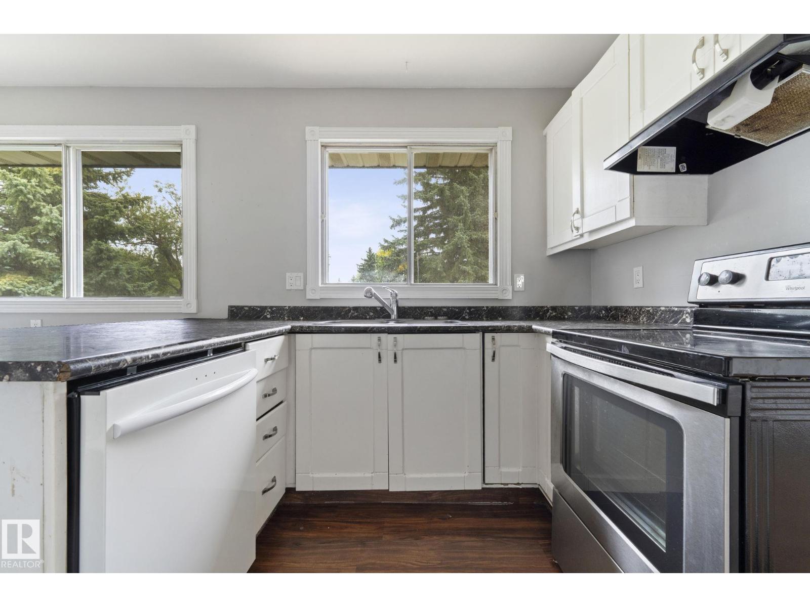 6 CAMPBELL CRES E - 14