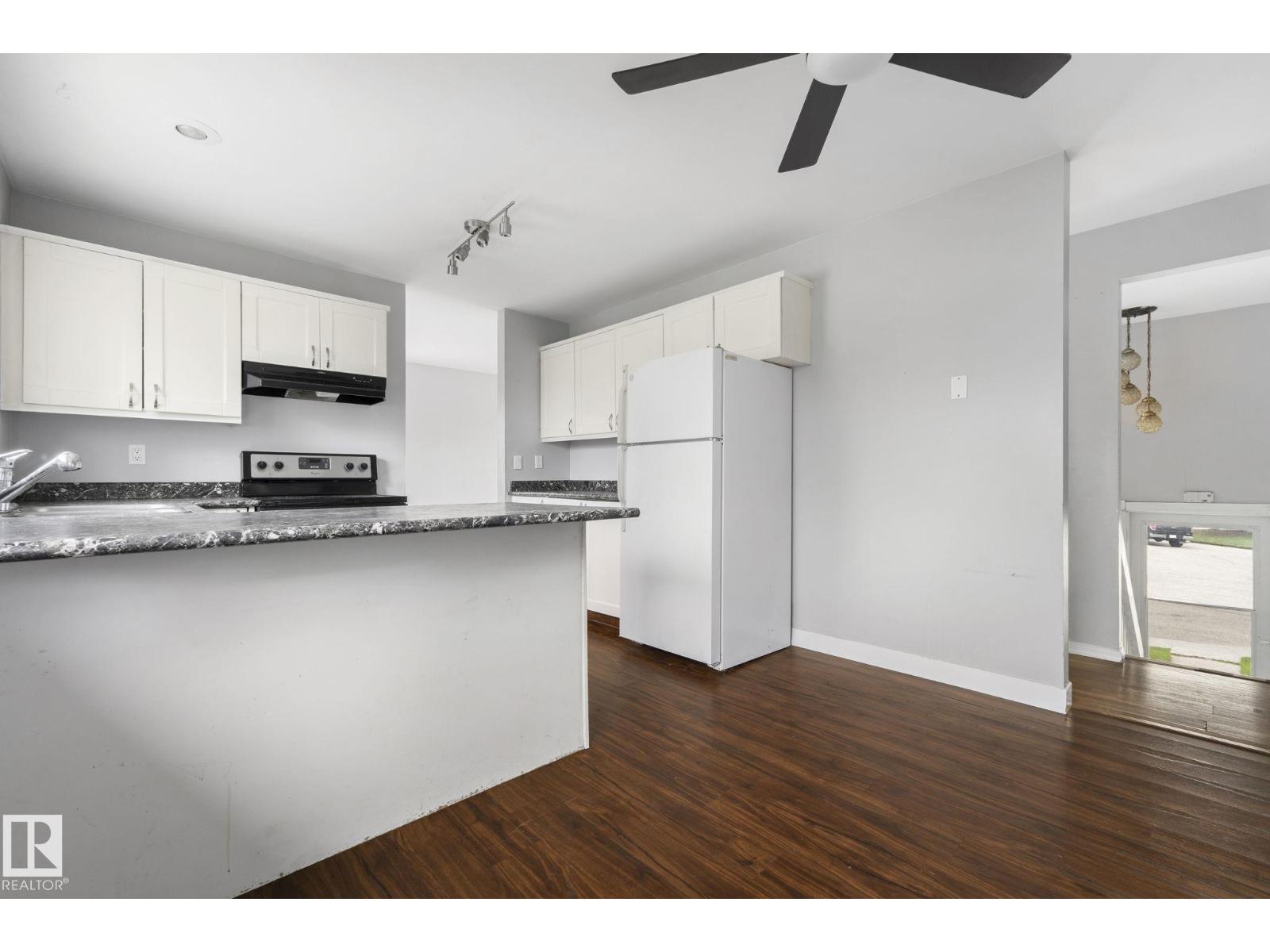 6 CAMPBELL CRES E - 16