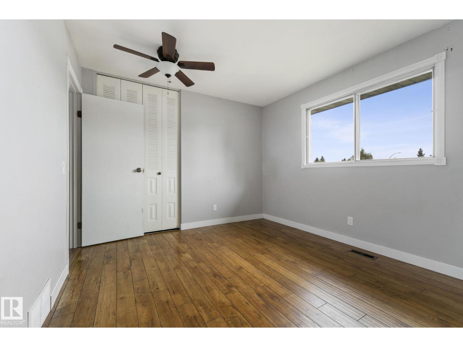 6 CAMPBELL CRES E - 22