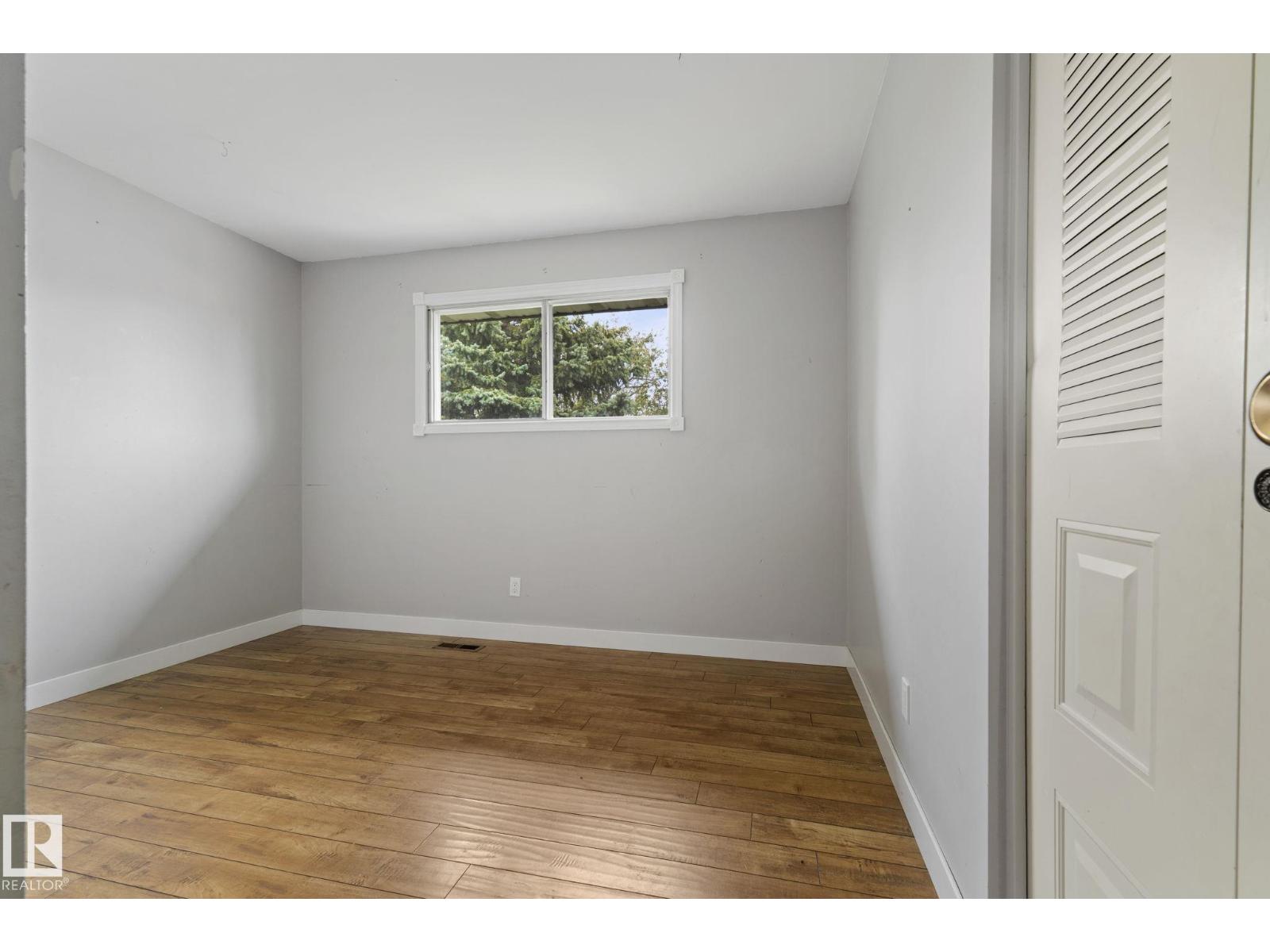 6 CAMPBELL CRES E - 24