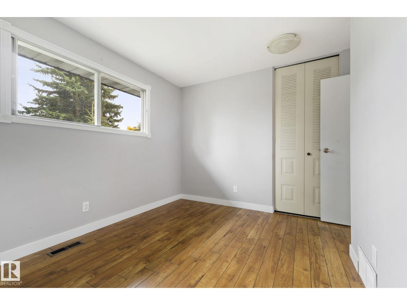 6 CAMPBELL CRES E - 25