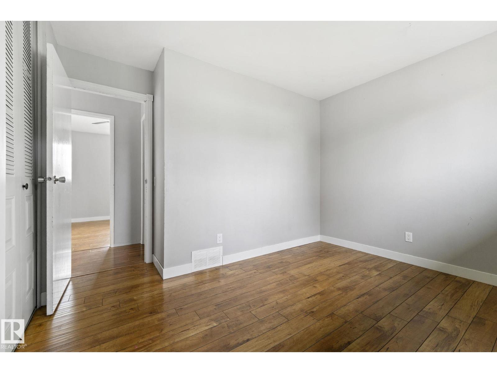 6 CAMPBELL CRES E - 27