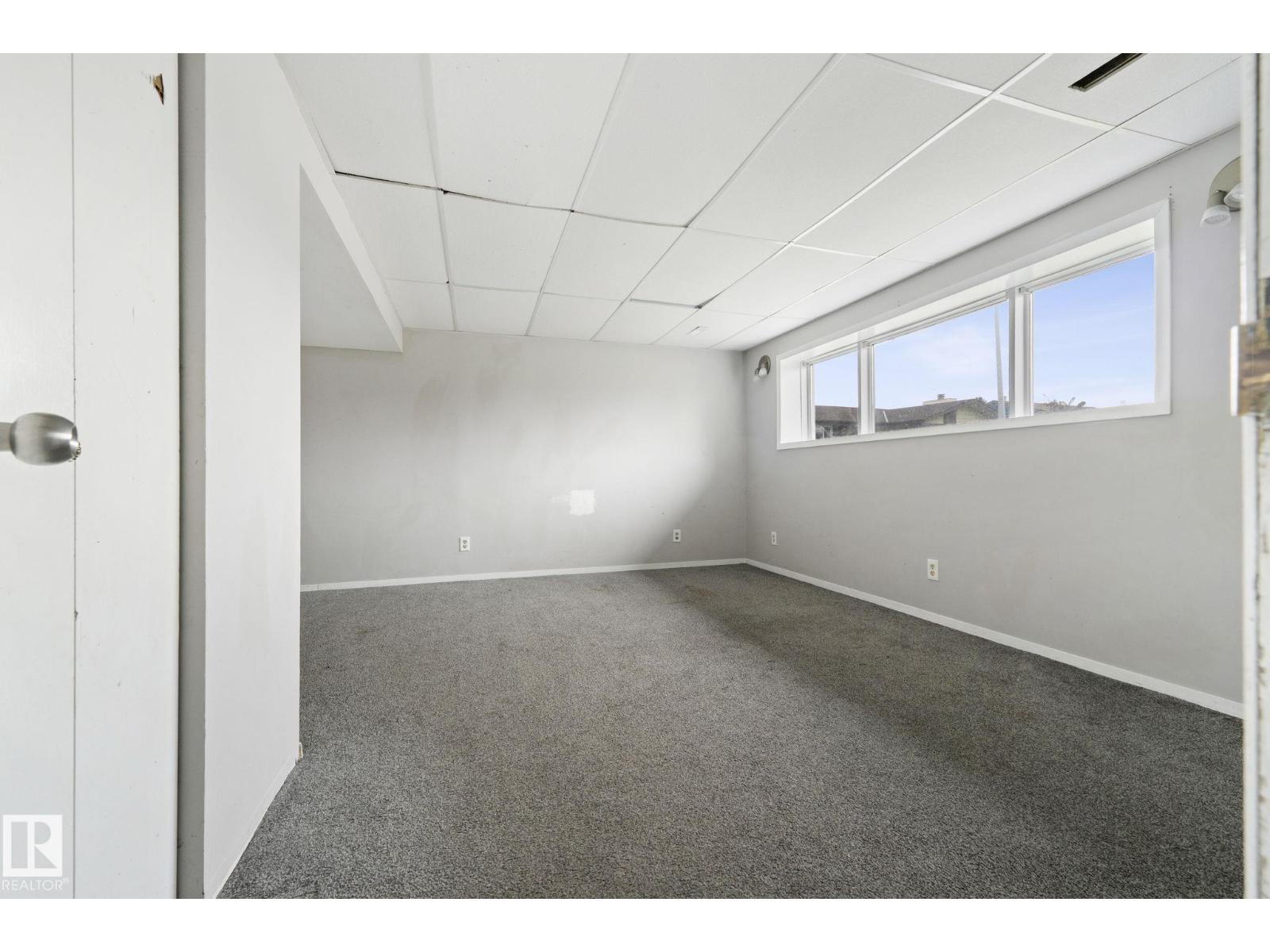 6 CAMPBELL CRES E - 29
