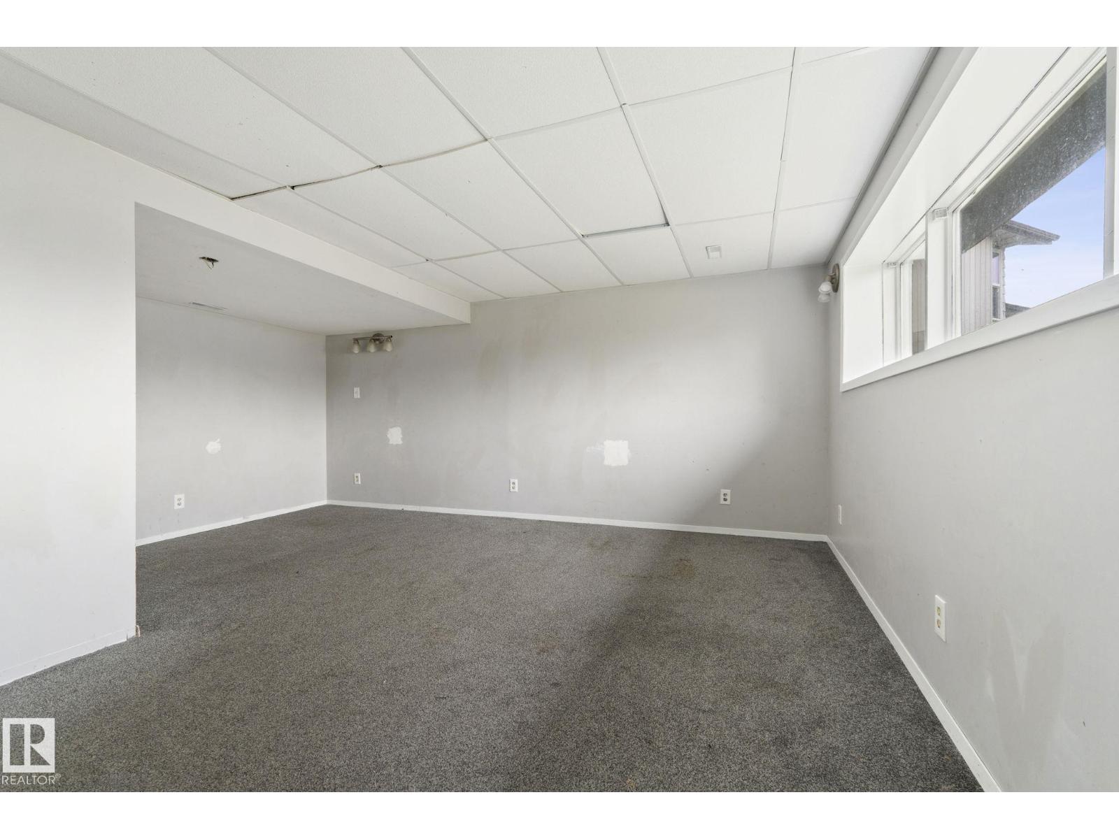 6 CAMPBELL CRES E - 30