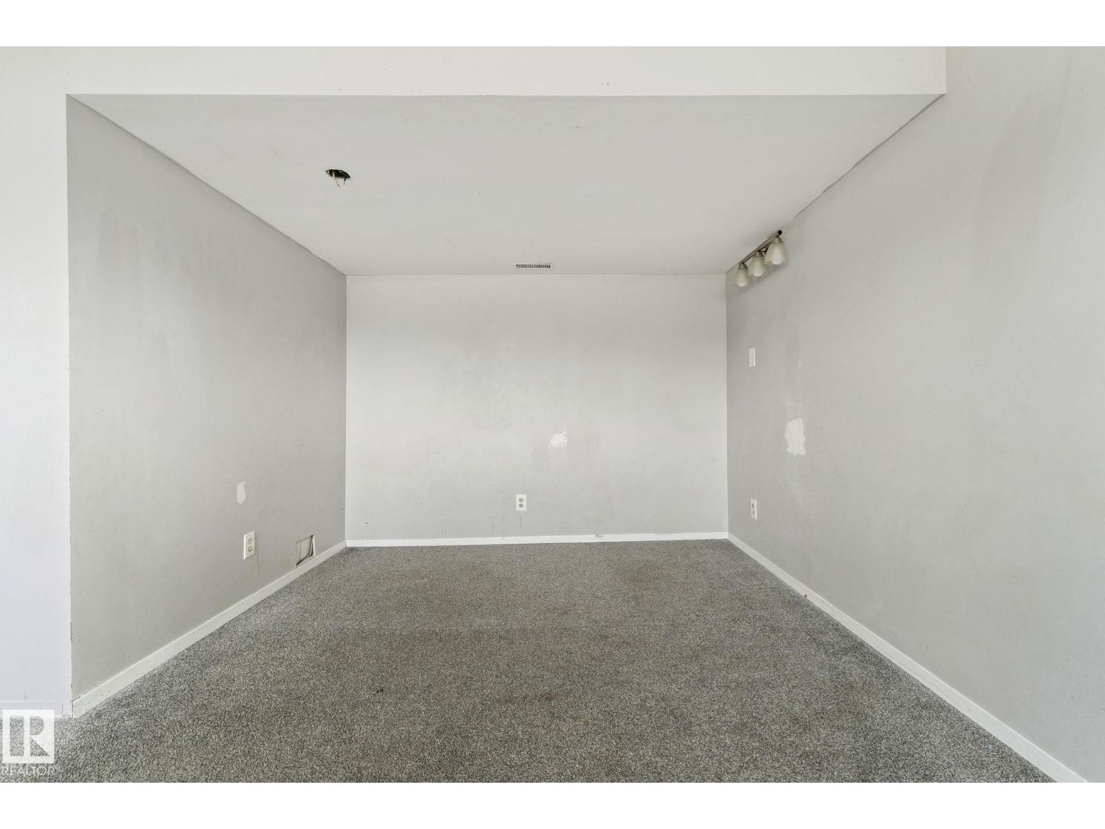 6 CAMPBELL CRES E - 32
