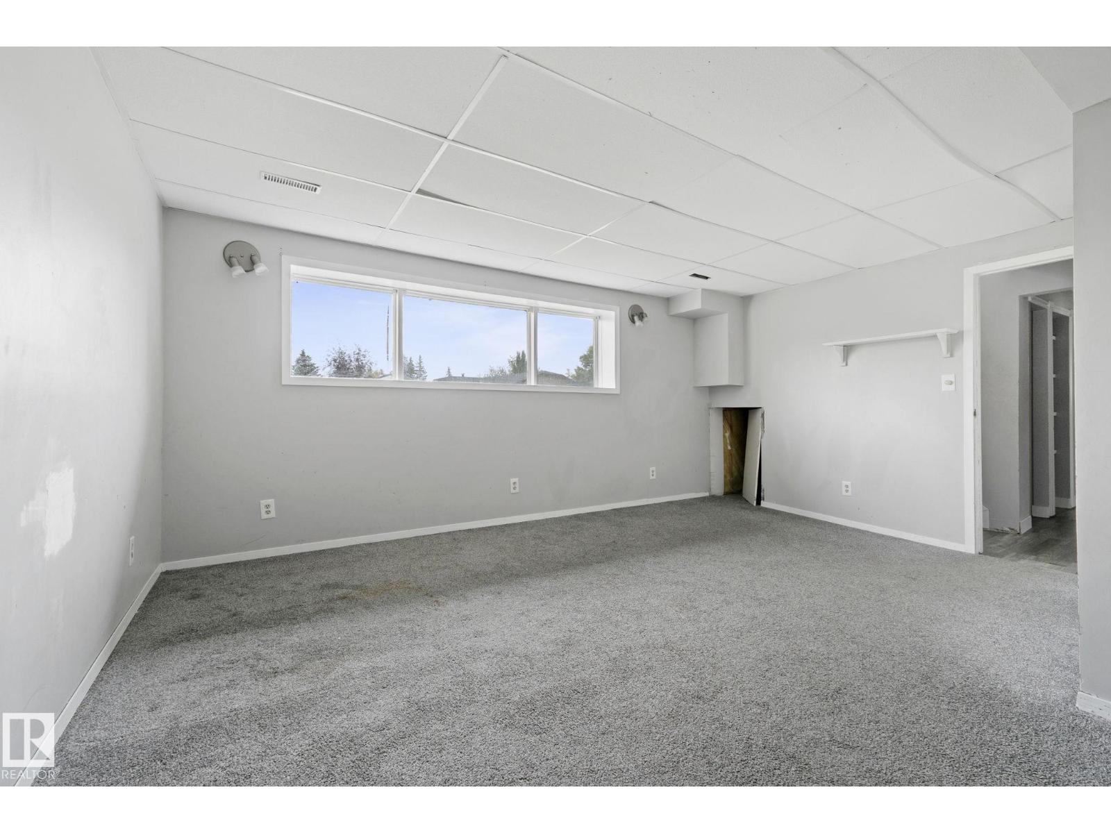 6 CAMPBELL CRES E - 33