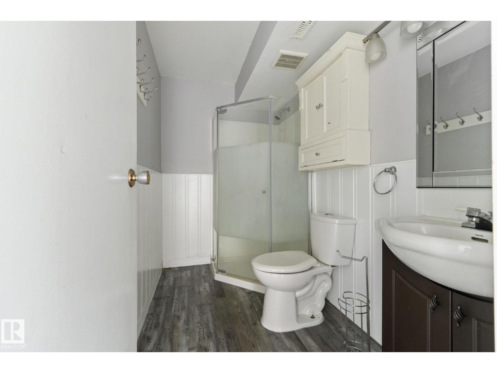 6 CAMPBELL CRES E - 34
