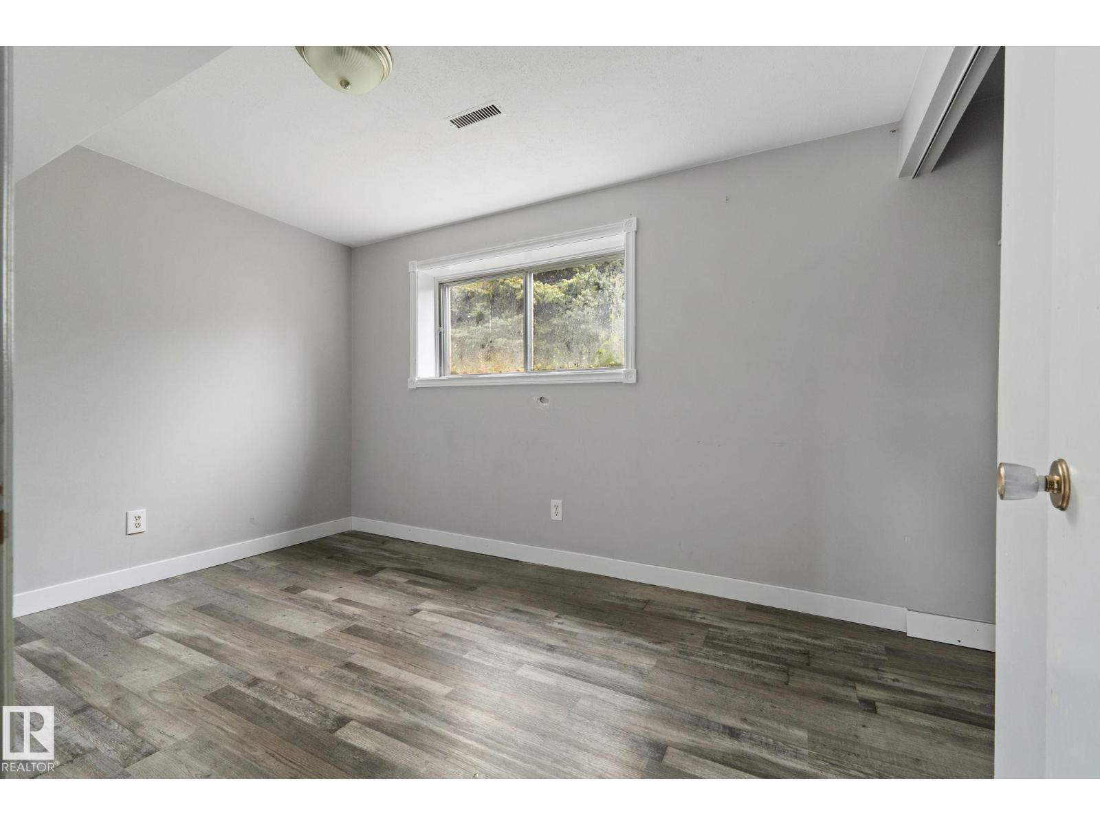6 CAMPBELL CRES E - 38
