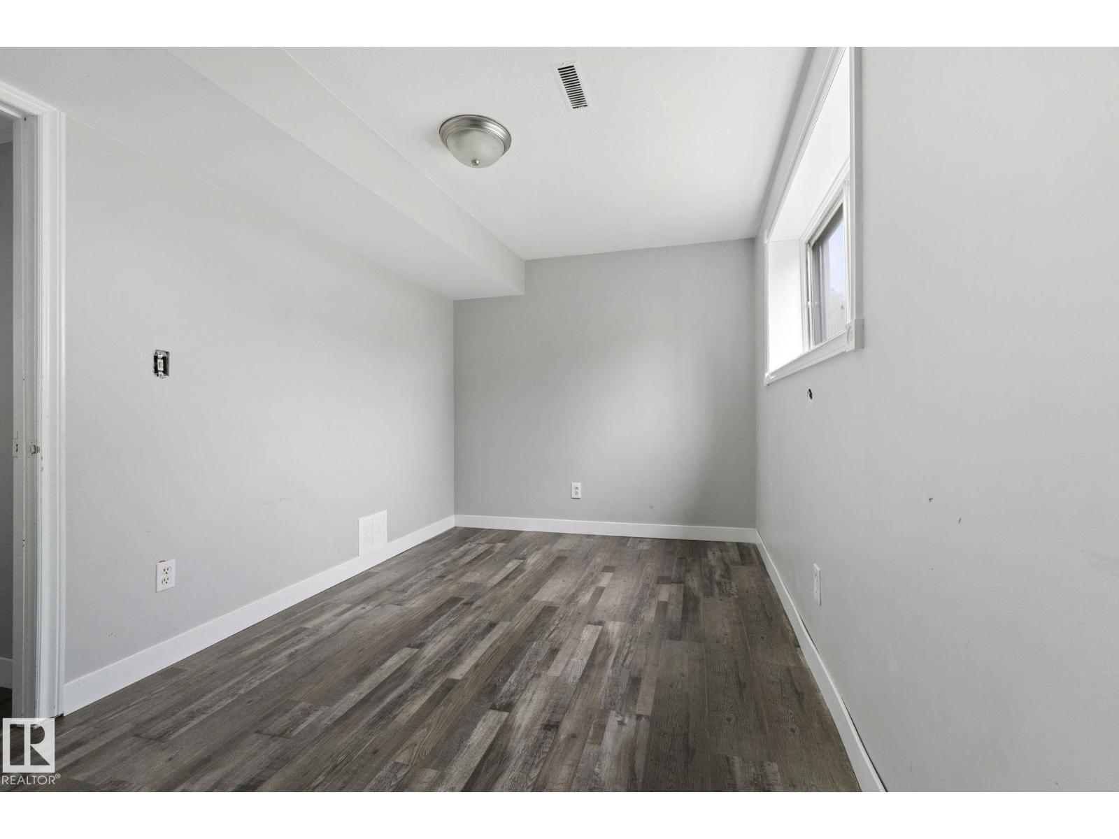 6 CAMPBELL CRES E - 39