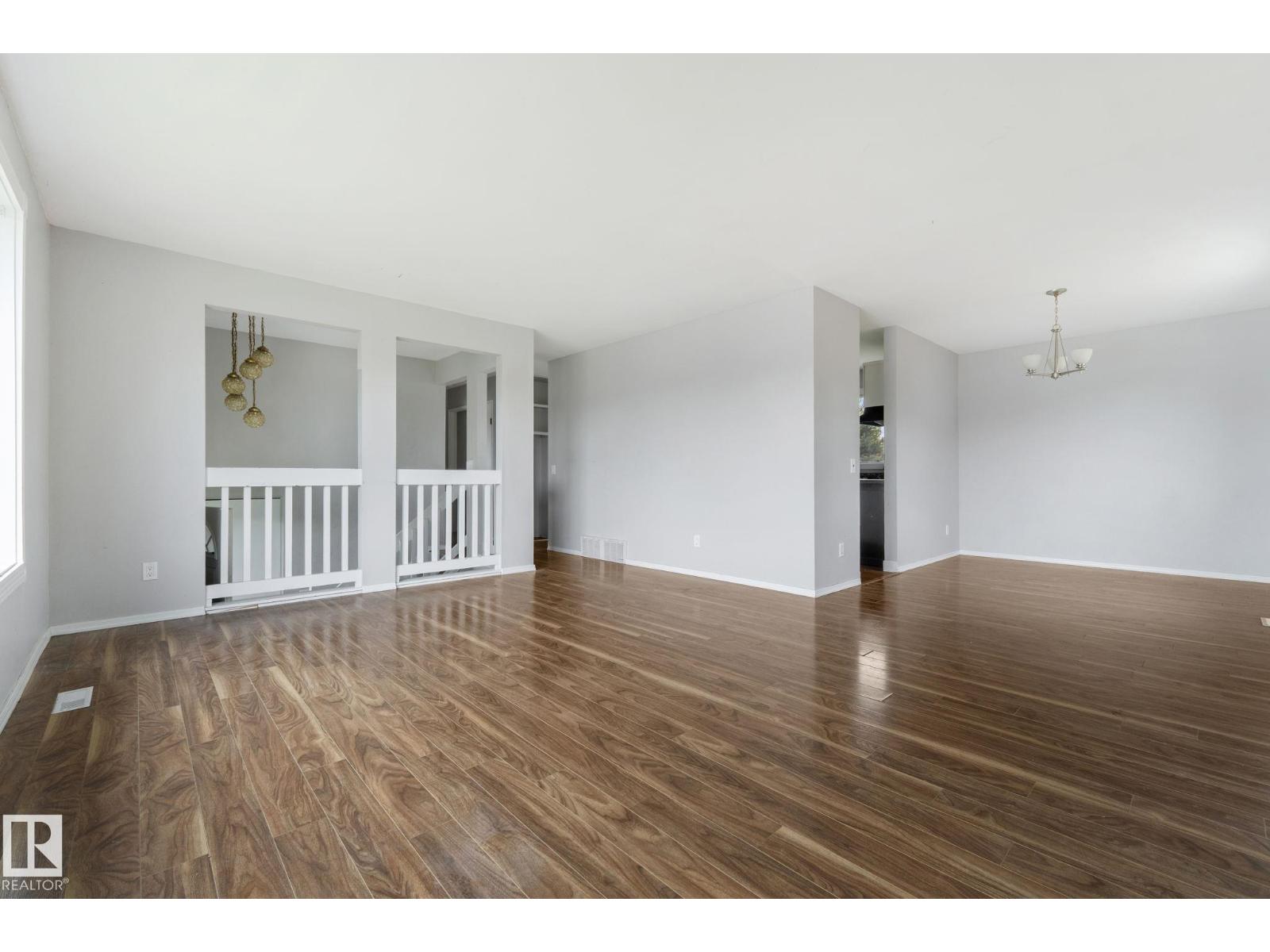 6 CAMPBELL CRES E - 7