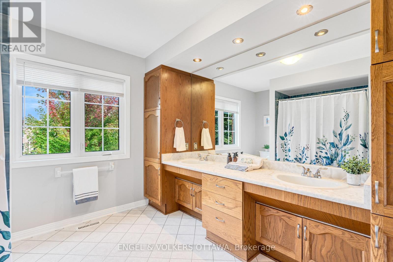 6 HOLLY RIDGE - Image 38