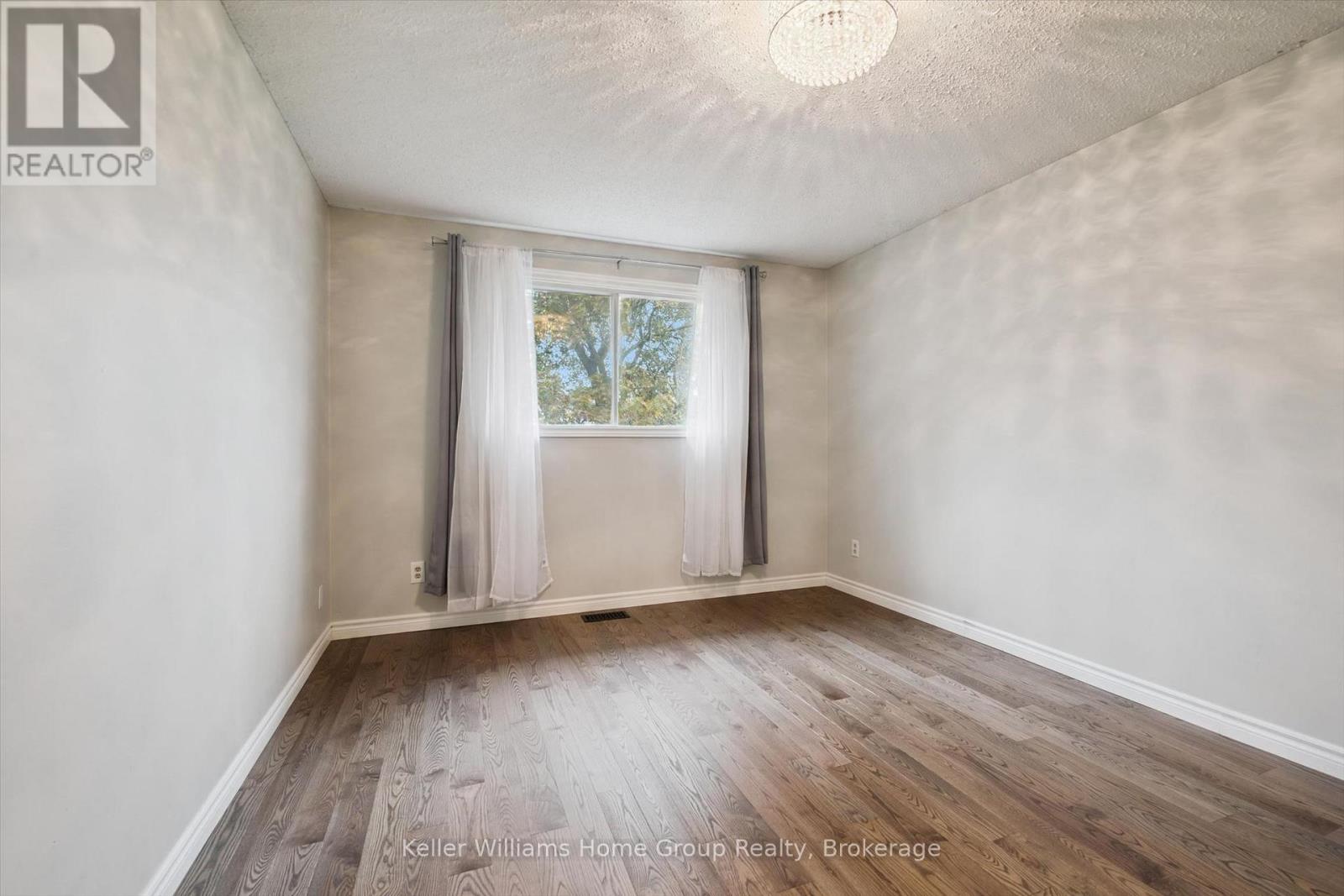 497 FORFAR STREET E - Image 27