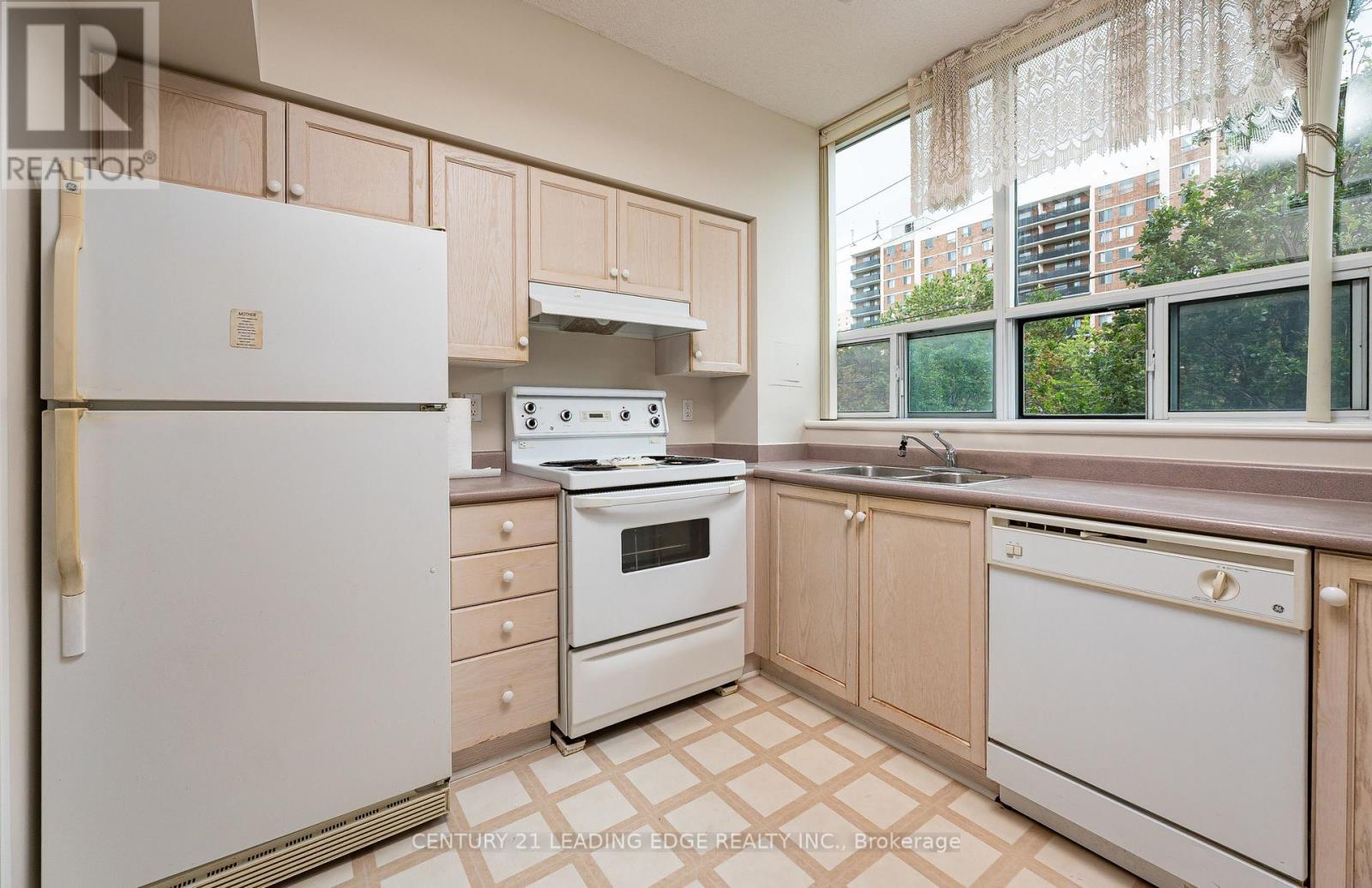 #104 2800 WARDEN AVENUE - 7
