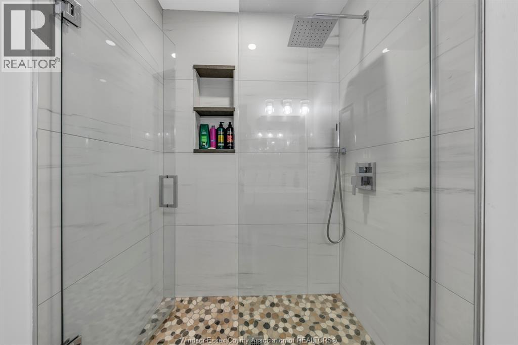 389 DONLON - 25
