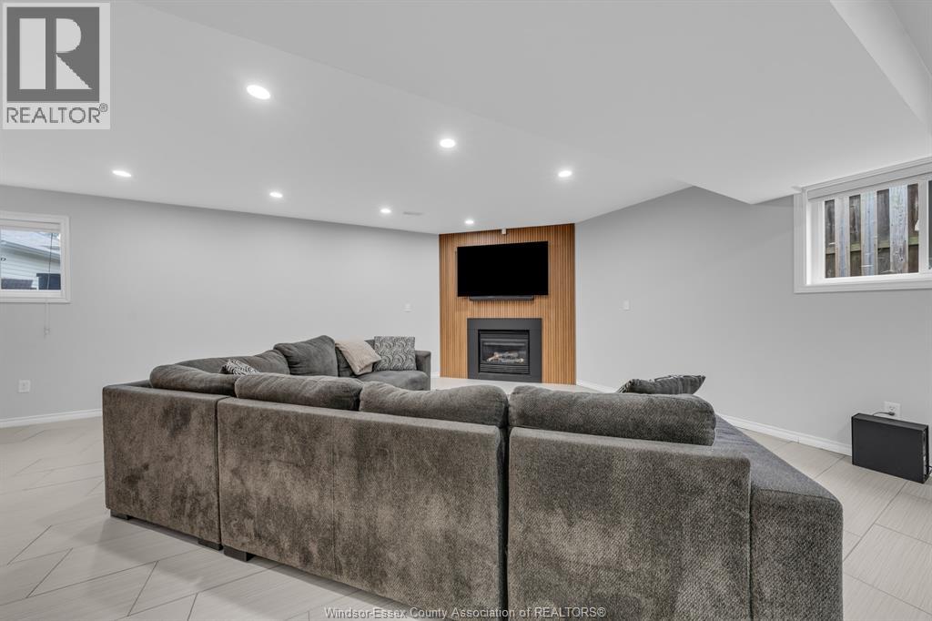 389 DONLON - 26