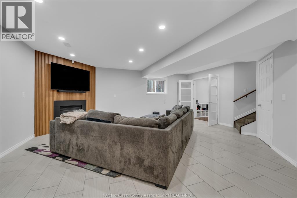 389 DONLON - Image 30