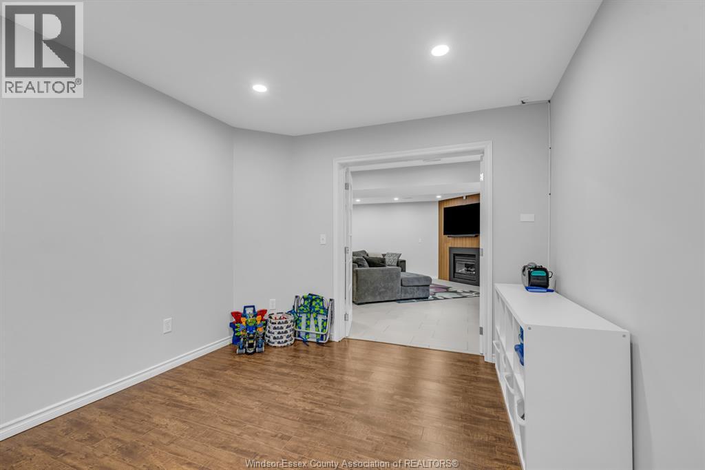389 DONLON - Image 32