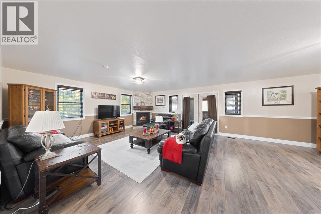 1252 Downie ROAD - 7