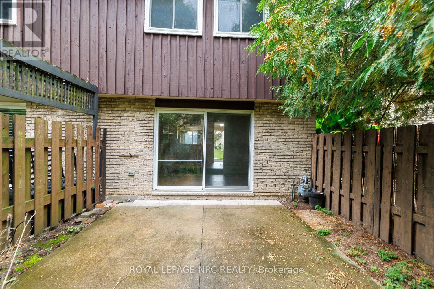 #44 50 LAKESHORE ROAD - Image 32