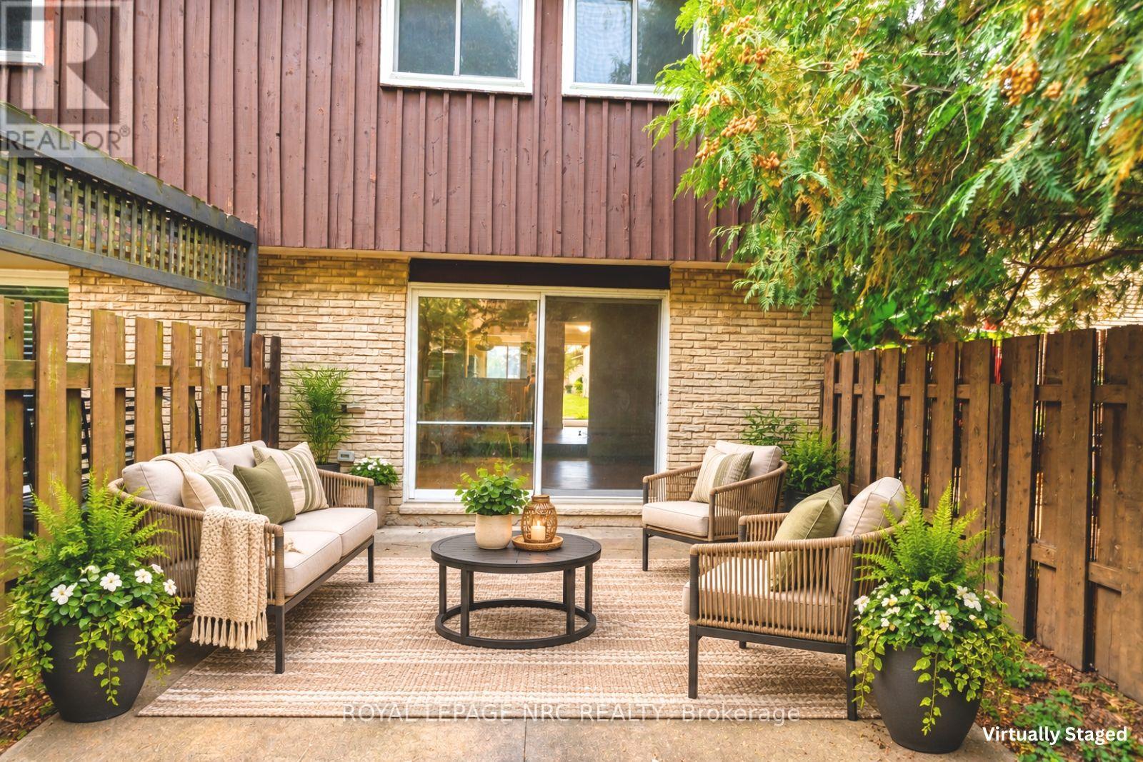 #44 50 LAKESHORE ROAD - 33