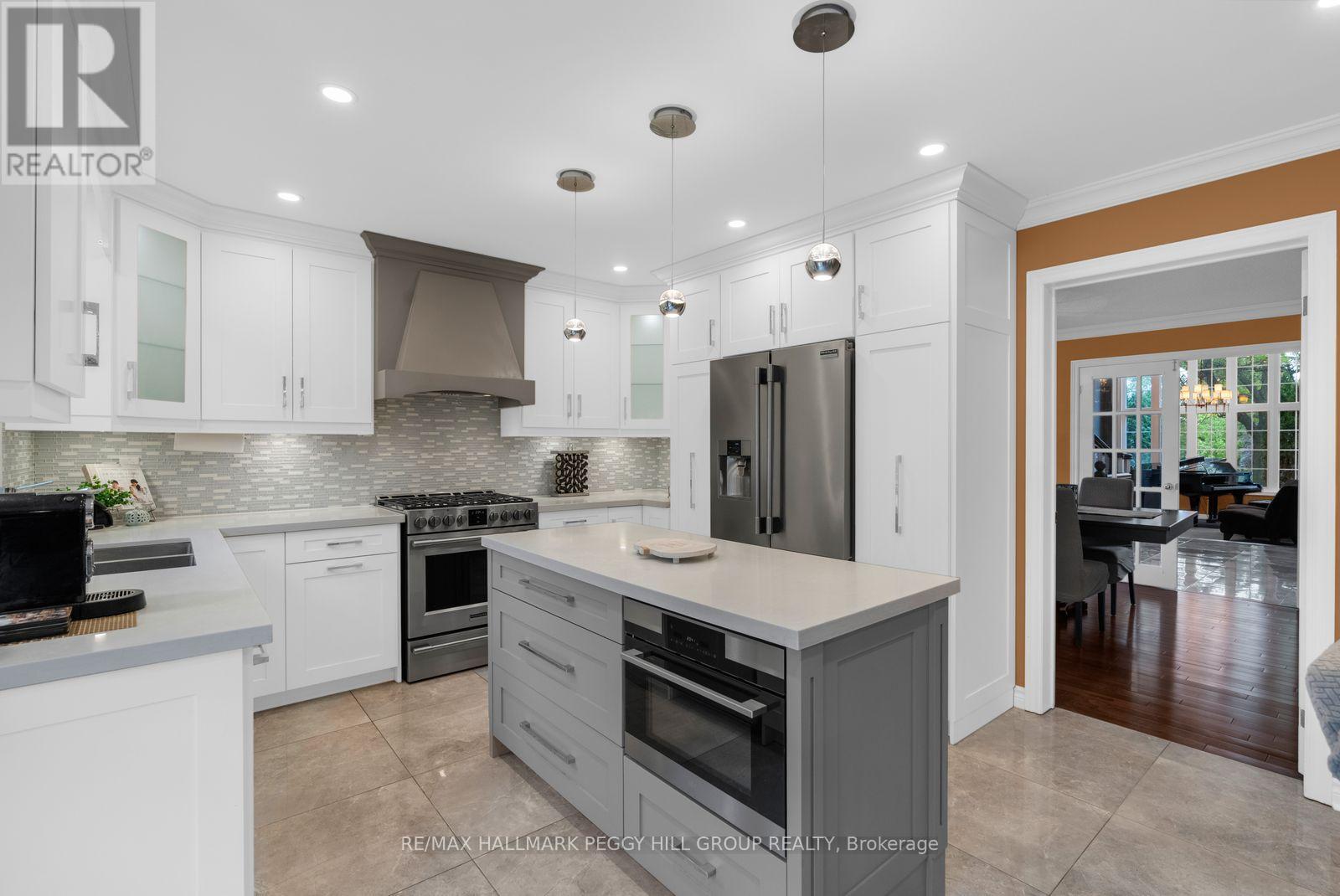 590 Gagnon Place, Newmarket, ON photo 2