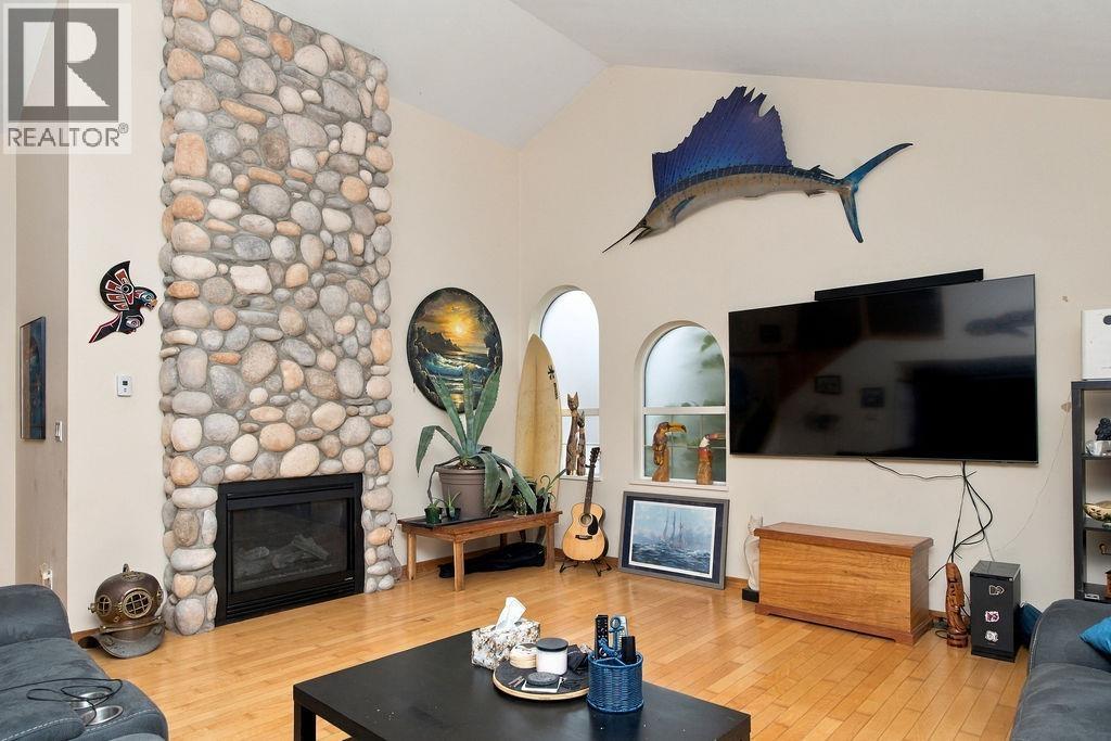 475 HARRY ROAD, Gibsons