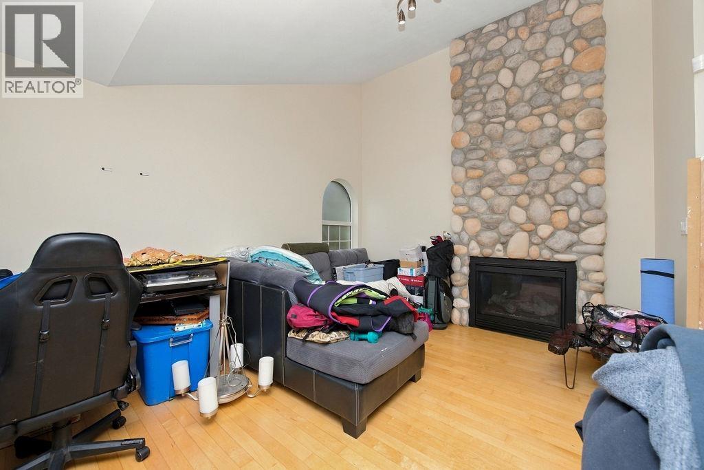 475 HARRY ROAD, Gibsons