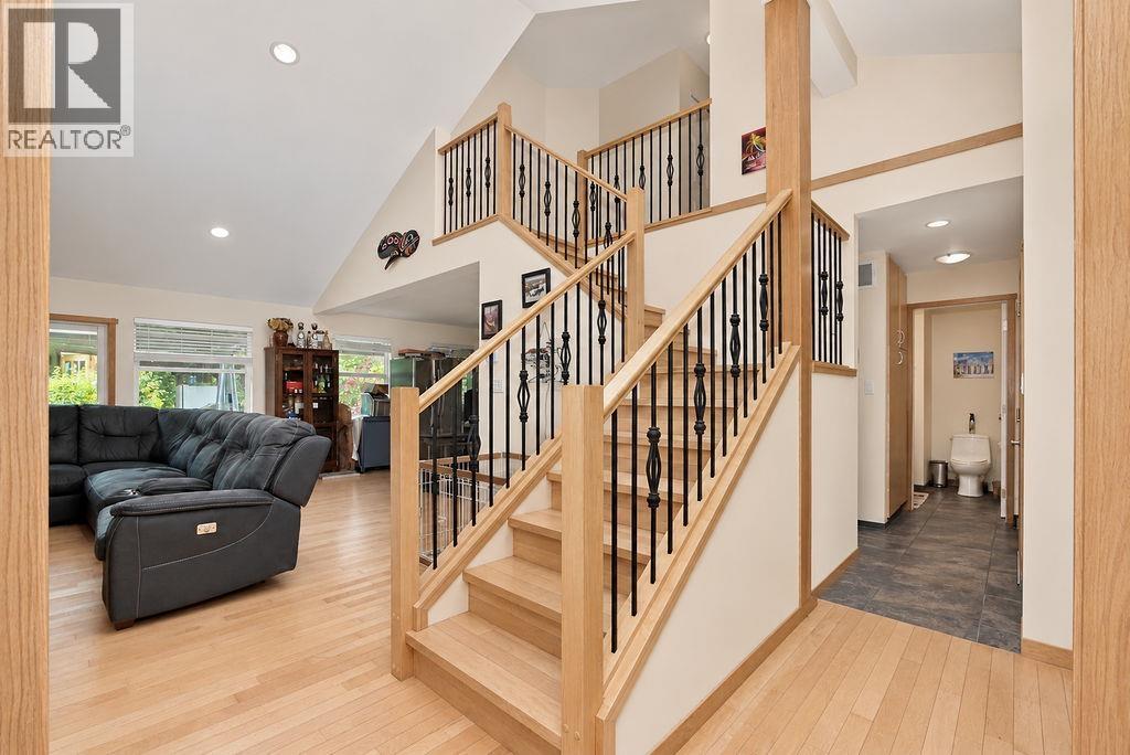 475 HARRY ROAD, Gibsons