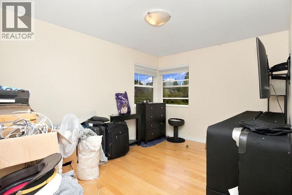 475 HARRY ROAD, Gibsons