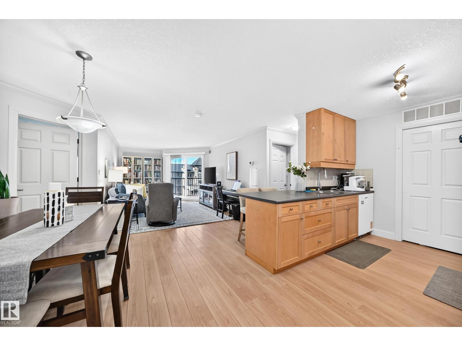 #430 13005 140 AV NW, Edmonton, Alberta, T6V1X1