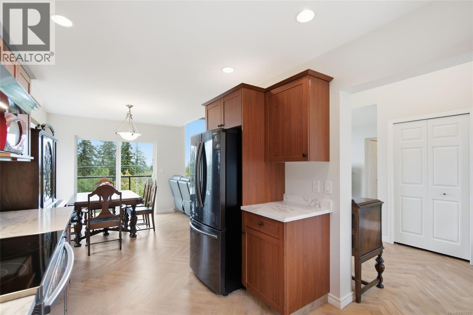 523 Louise Rd - 9