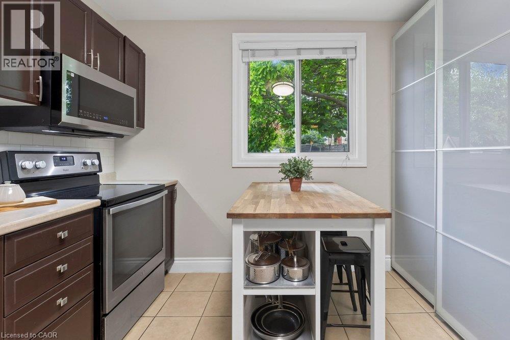 427 JACKSON Street W - 14