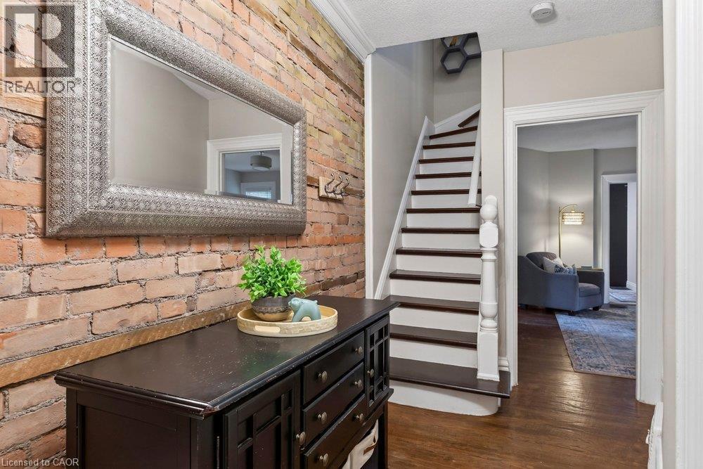 427 JACKSON Street W - 5