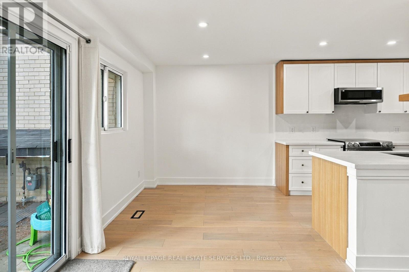 #53 400 MISSISSAUGA VALLEY BOULEVARD - Image 4