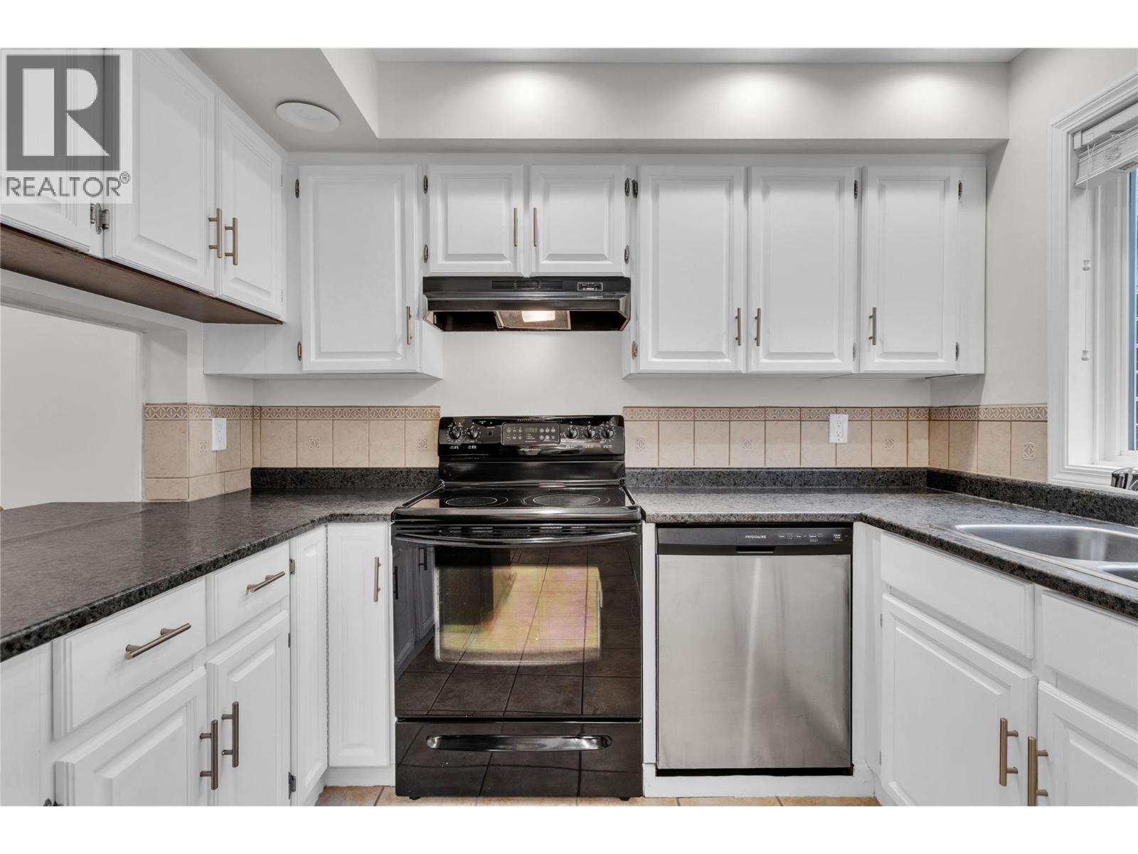 3 1675 Thayer Court, Kelowna