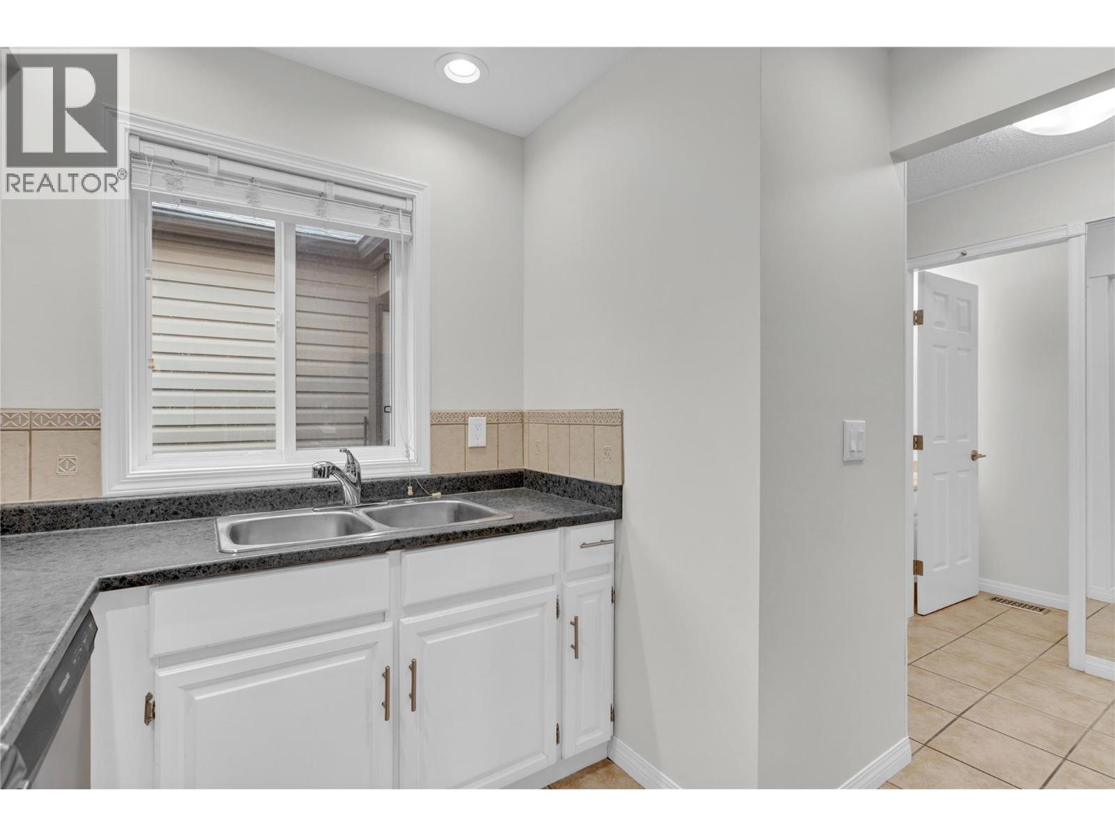3 1675 Thayer Court, Kelowna